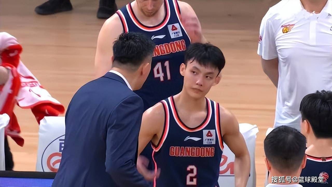 而且，华夏驻外大使馆对自己公民在外的安全和权益一向非常重视，这么大的事儿，万一被大使馆知道，肯定要给温哥华警方施压，到时候自己坑叶辰的这笔钱，就更难落袋为安
